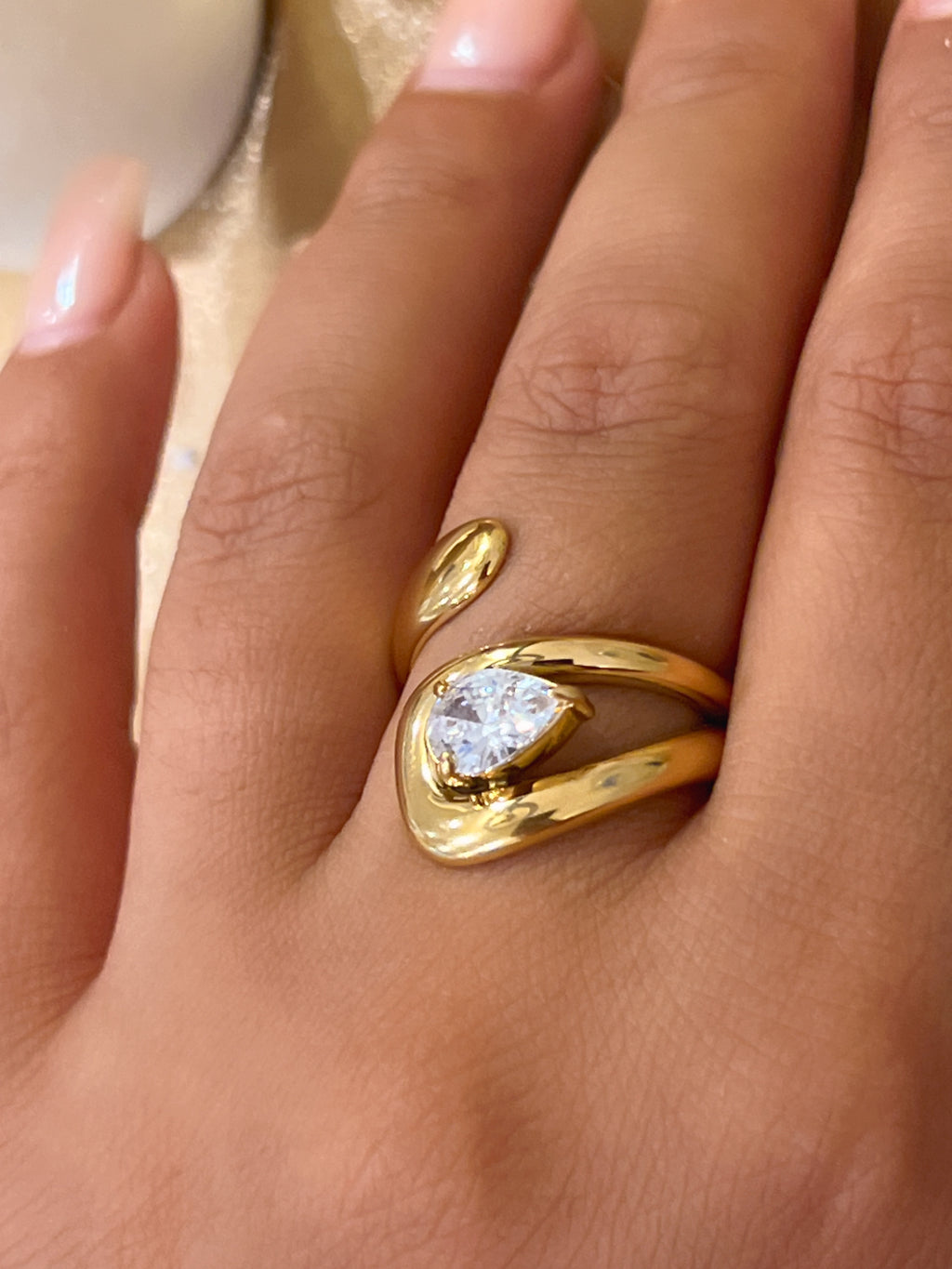 18K Gold-Plated Stainless Steel Ring – Elegant Modern Design